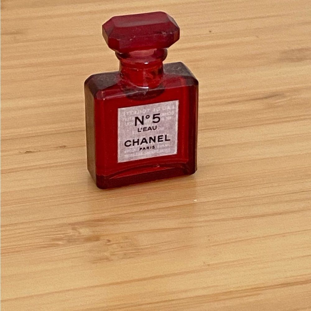 Rare Chanel collectors item Chanel tiny N5 leau perfume